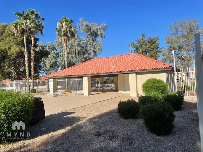 Building Photo - 634 N Quartz St