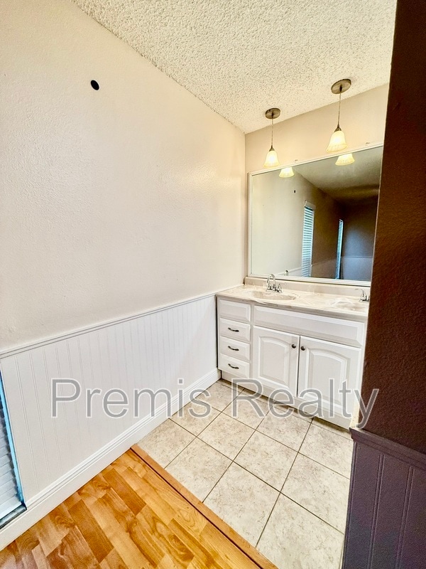 Building Photo - 2381 Timbercrest Cir W