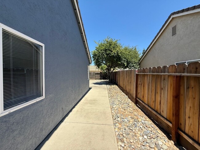 Building Photo - Single Story home in Sylvan School District!