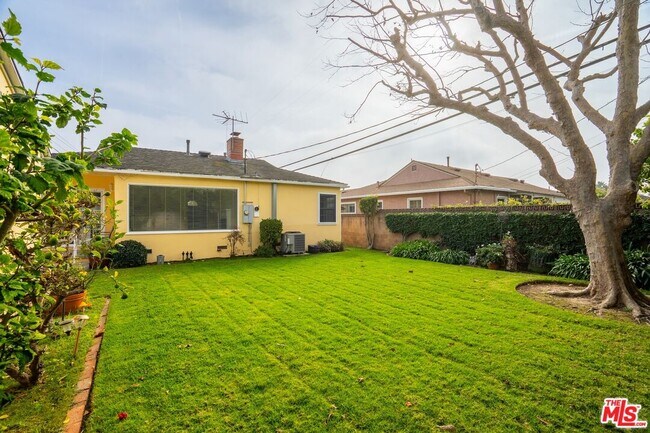 Building Photo - 12719 Rose Ave