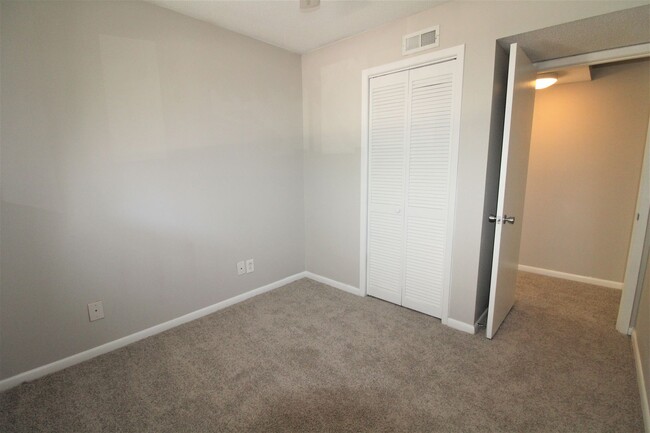 Building Photo - (Coming Soon) 2 Bedroom Condo In South Park!