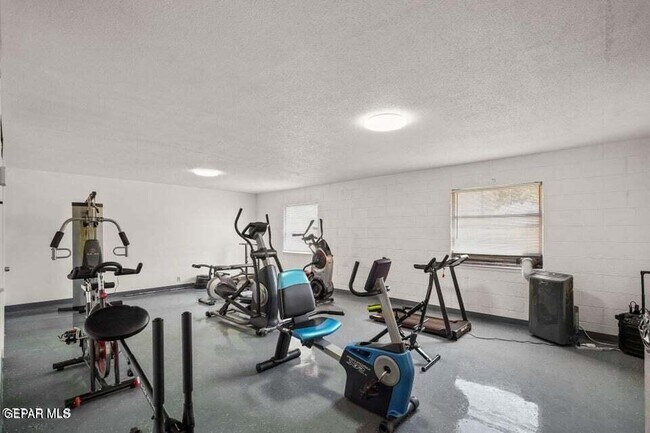 Building Photo - 252 Shadow Mountain Dr