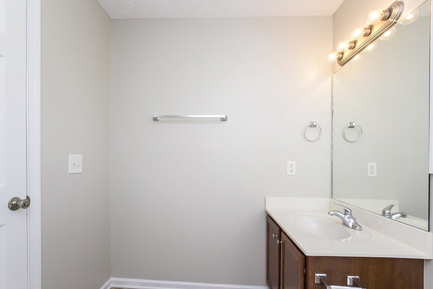 Building Photo - 206 Providence Rd