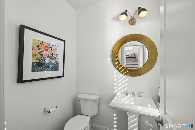 Building Photo - 35 Moorland Dr