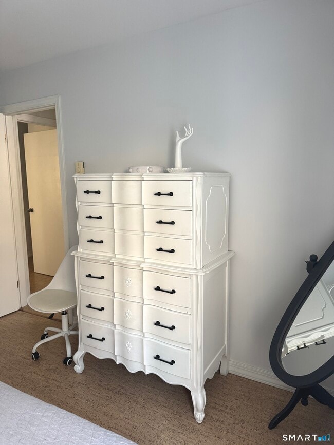 Building Photo - 355 Ledge Dr