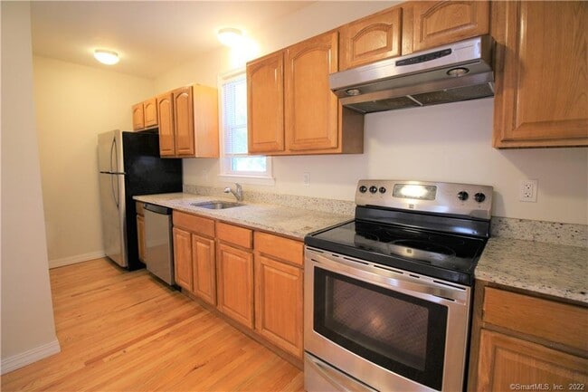 Building Photo - 153 Quaker Ln S