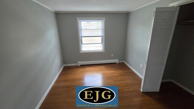 Building Photo - 158 Beech St