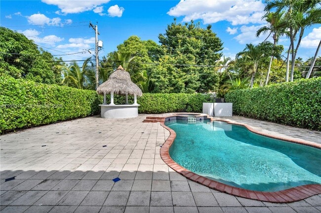 Building Photo - 527 SW 20th Rd