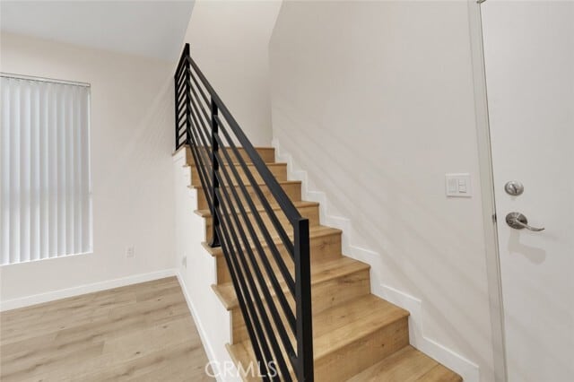 Building Photo - 569 E Cypress Ave