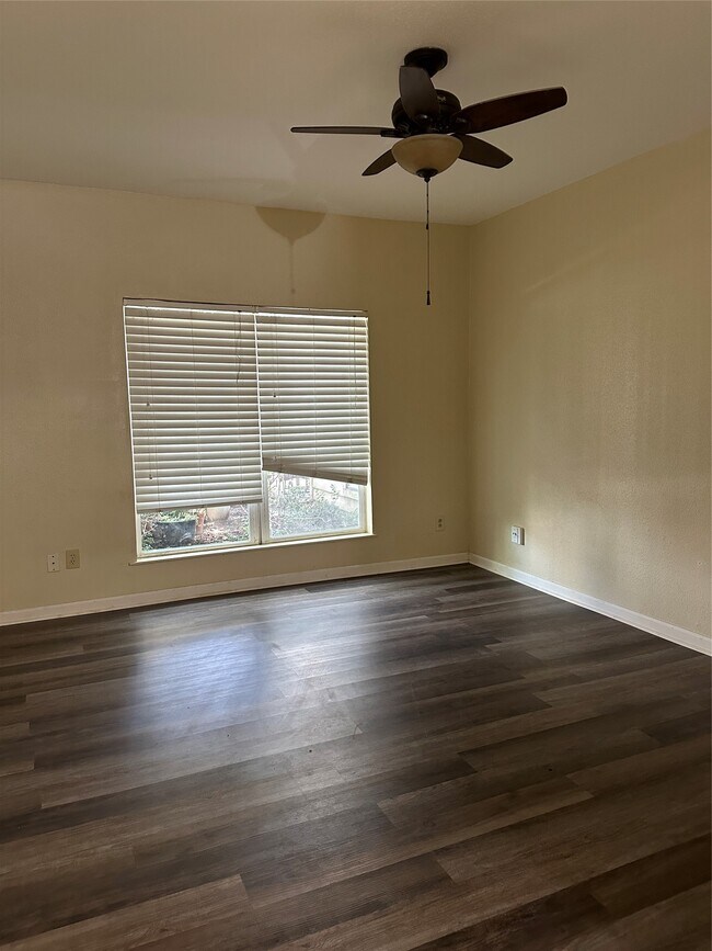 Building Photo - 9009 Richmond Ave.