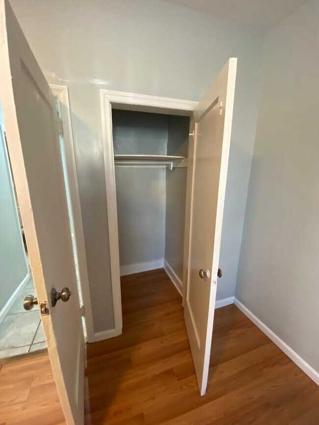 Building Photo - 425 Leslie St