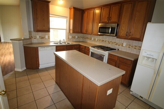 Building Photo - 1011 Lexington Green Dr
