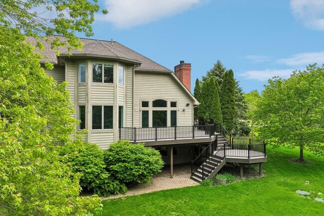 Building Photo - 1819 Brookview Dr