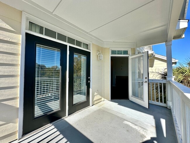 Building Photo - 2 Bedroom, 1 Bath Condo in The Concord West of the Ashley!