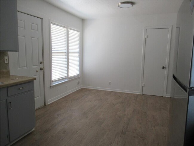 Building Photo - 10620 Deer Canyon Rd