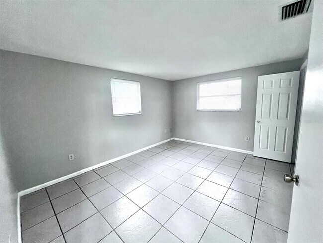 Building Photo - 7204 Isle Dr