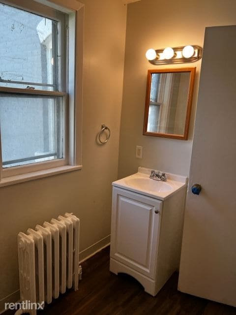 Building Photo - 3 br, 1 bath Triplex - 1104 N 5th St