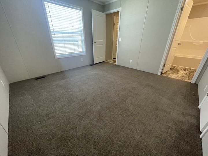 Building Photo - 38039 Leverette Ave