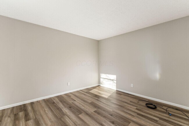 Building Photo - 7609 Seasons Dr