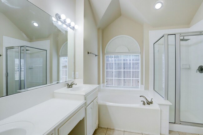 Building Photo - 10606 Badger Canyon Dr