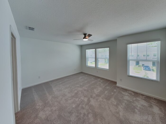 Building Photo - 610 Holly Lks Dr