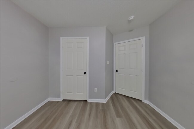 Building Photo - 10951 Royal Forest Dr