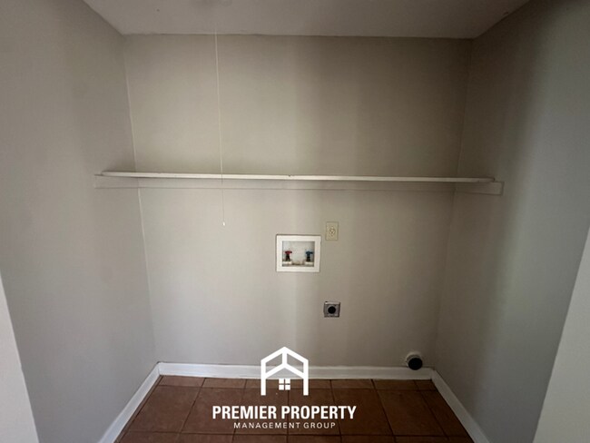 Building Photo - Move-In Ready 4 Bedroom Rental in 38134 Ã¢?? Hardwood Floors & Open Kitchen