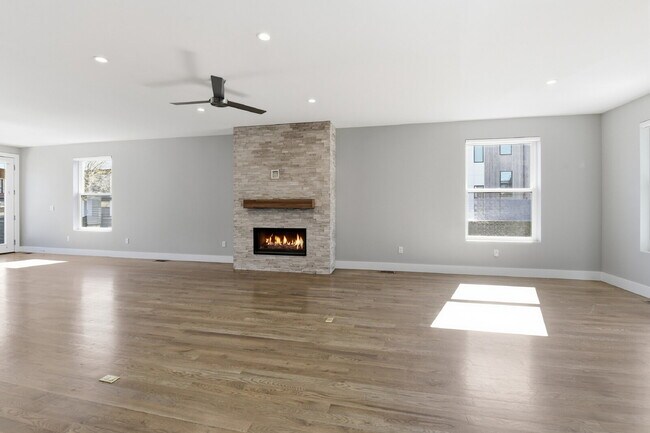 Building Photo - $5,640.95, $300 off the first month's rent, 4 Beds - 5 Bath, Townhouse in Denver with Office!