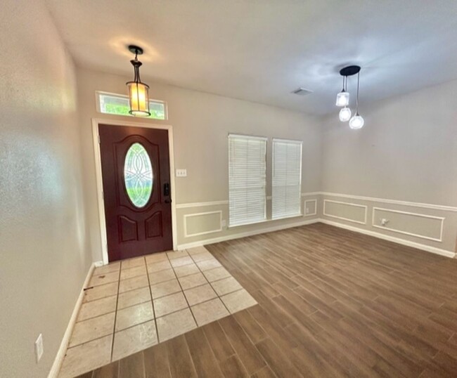 Building Photo - $350 OFF FIRST MONTH'S RENT IF YOU MOVE IN...