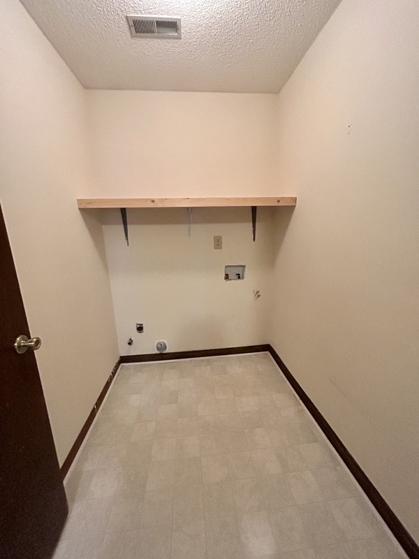 Building Photo - 6521 Danbrook Park Dr