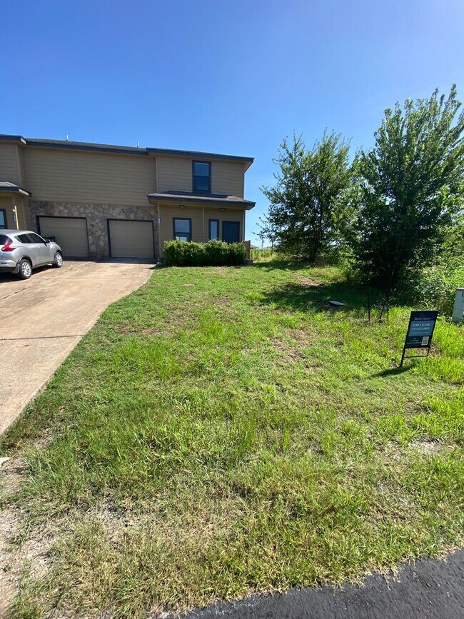 Building Photo - 105 Homonu Ct