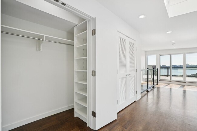 Building Photo - 714 Undercliff Ave