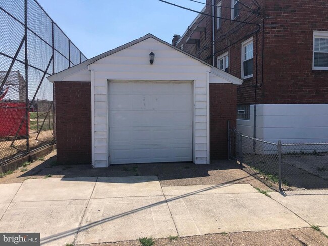 Building Photo - 7151 Brous Ave