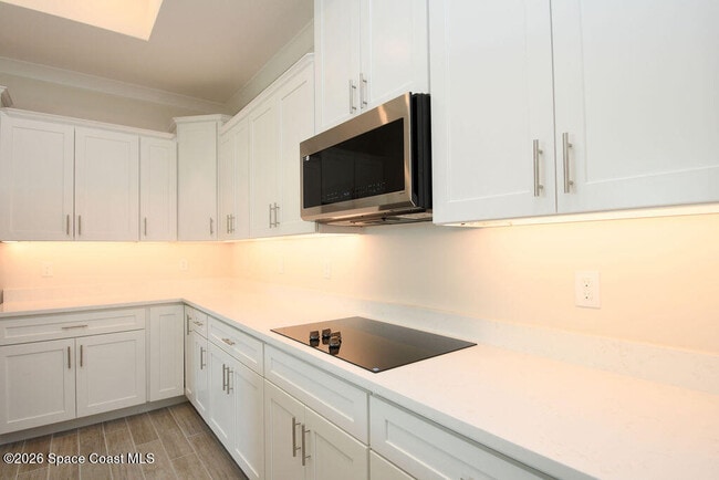 Building Photo - 657 Clearwater Ave