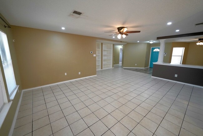 Building Photo - Updated Single Story in Schertz! Realtor Commission: $500