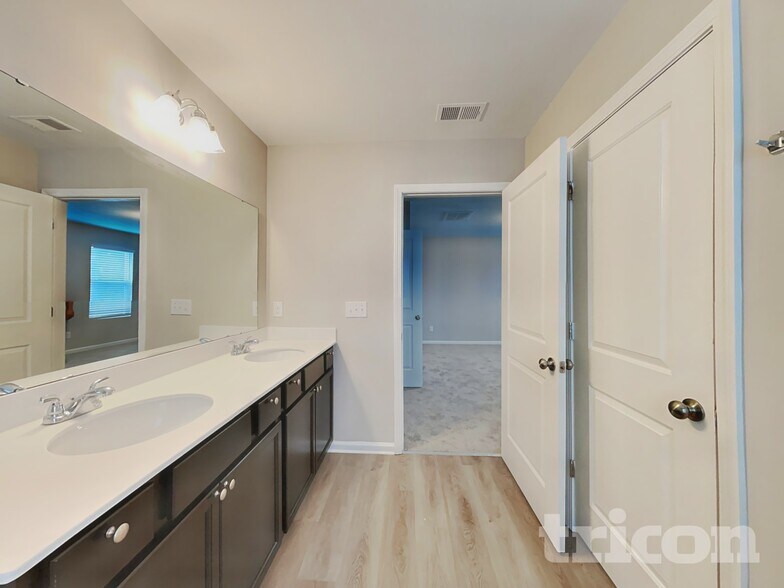 Building Photo - 501 Eastfair Dr