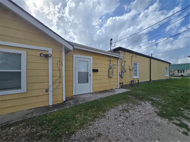 Building Photo - 602 5th Ave