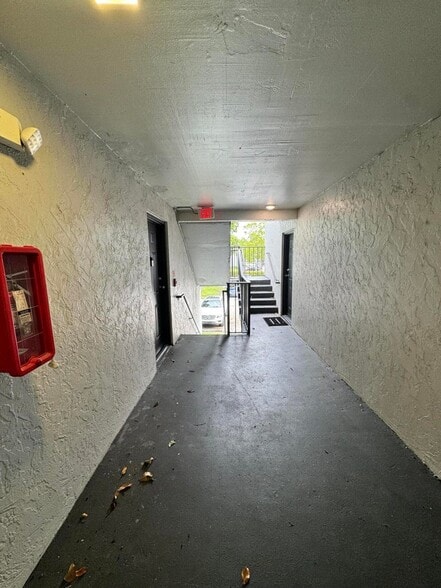 Building Photo - 1167 N Benoist Farms Rd