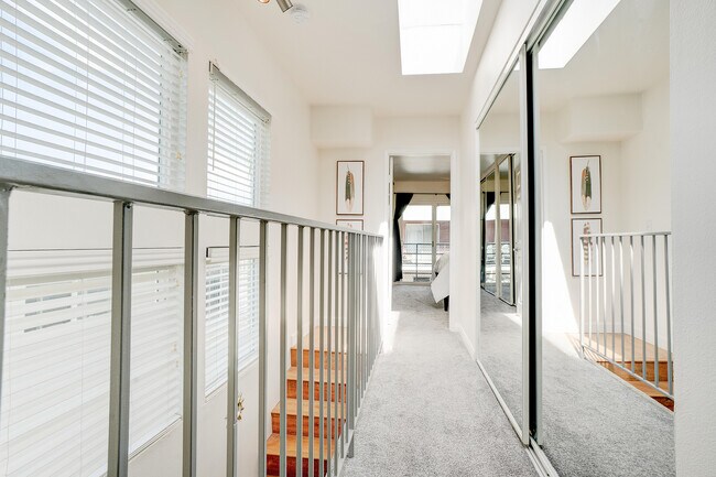 Building Photo - 832 13th St