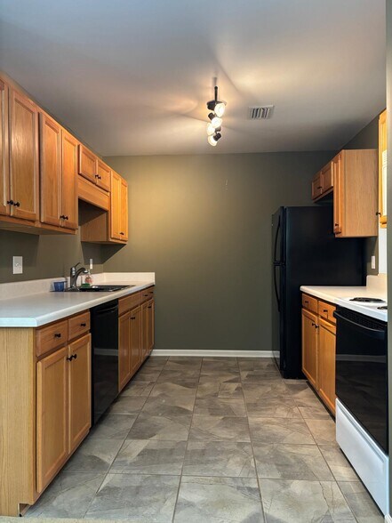 Building Photo - 503 Pelham Square Way