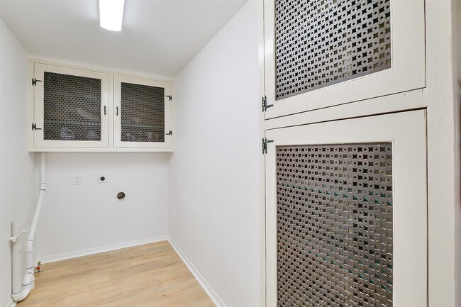 Building Photo - 3605 Longherridge Dr