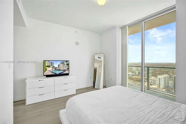 Building Photo - 1111 SW 1st Ave