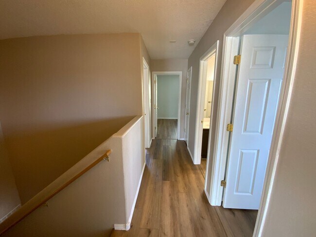 Building Photo - 4 Bedroom Home Available Near Golf Course ...