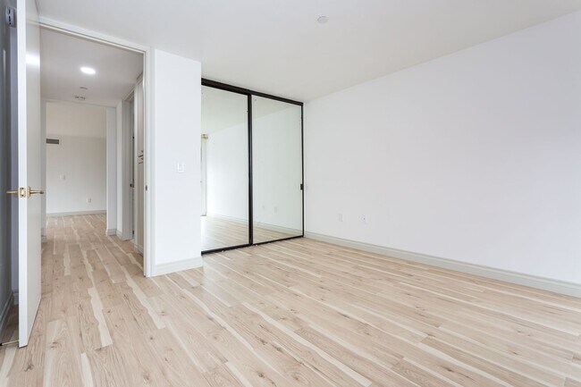 Building Photo - Trendy Hillcrest Condo
