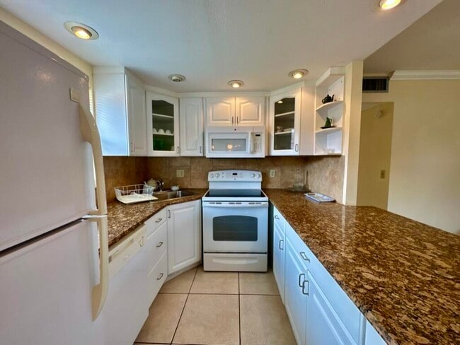 Building Photo - 301 Seville Dr
