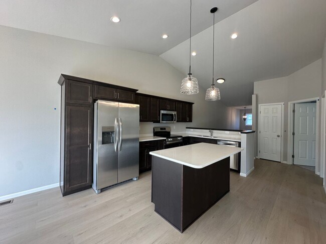 Building Photo - 4-Bedroom, 2-Bathroom Twin Home in South Fargo!