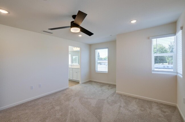 Building Photo - 1527 Foxhill Ln