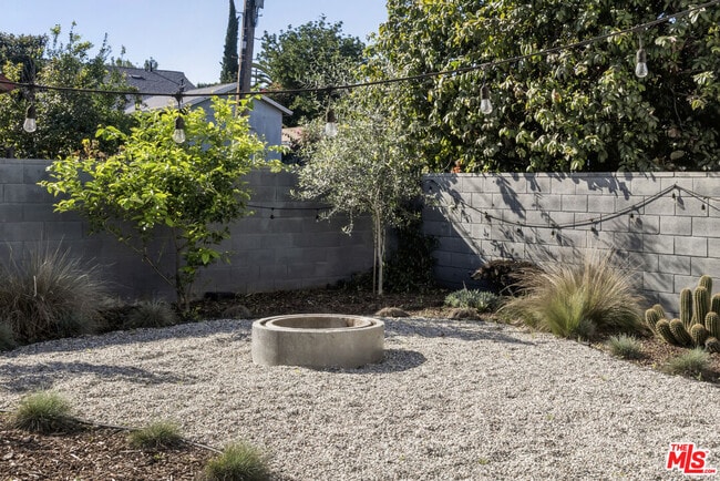 Building Photo - 5712 Buchanan St