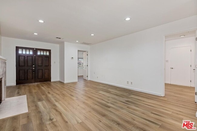 Building Photo - 12120 Aneta St