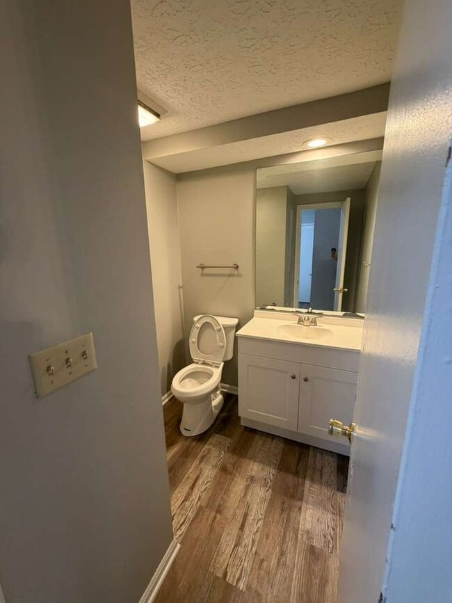 Building Photo - 310 Powell Rd